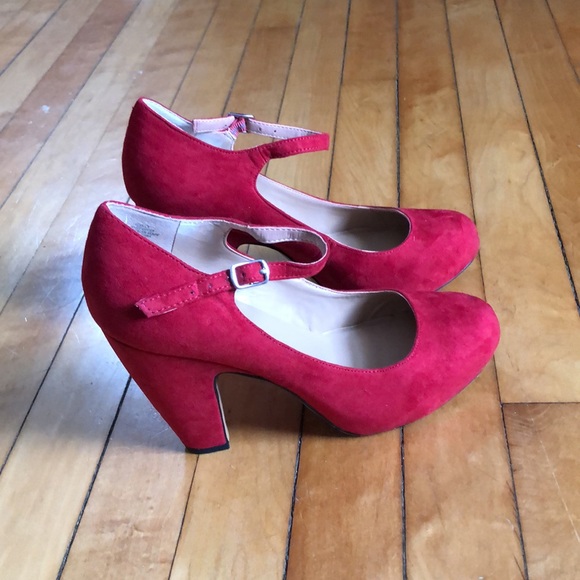 Red sued heels - Picture 1 of 5